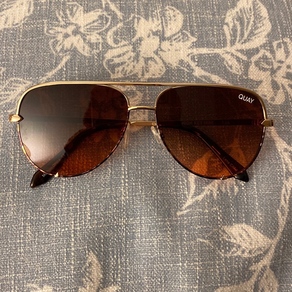QUAY SUNGLASSES